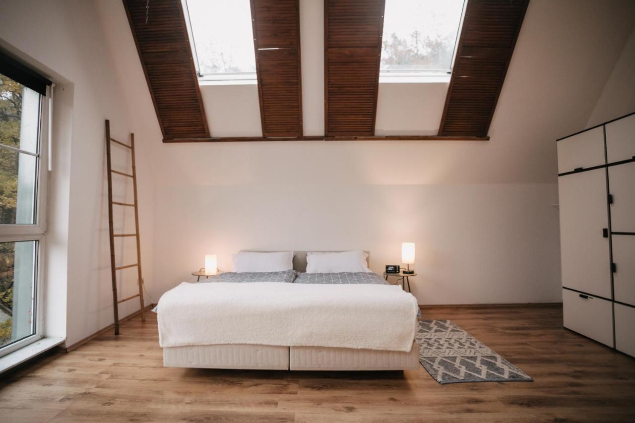 Eigenes Maisonettehaus In Idyllischer Lage Mit Balkon, Nahe Messe, 24H Self-Check In, Gratis Parken Schwabach Exterior photo